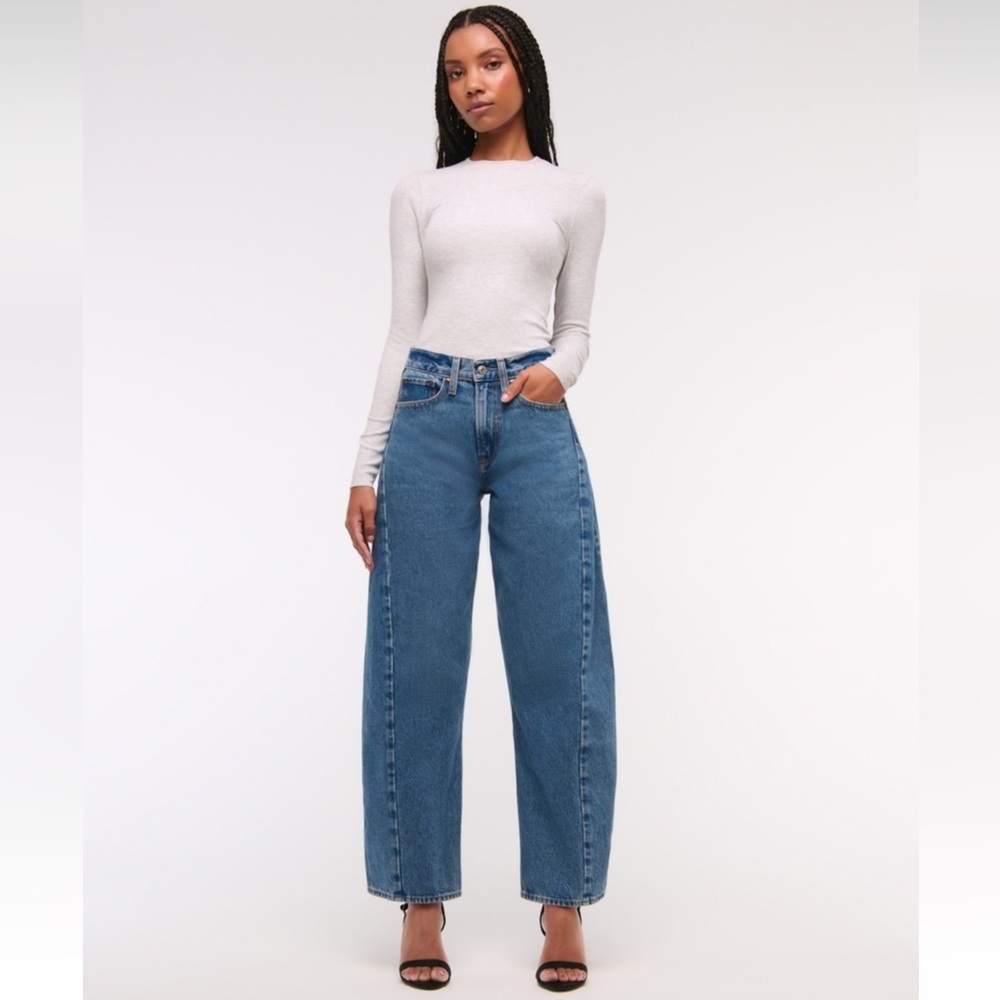 NWT Abercrombie Barrel Jeans - Curve Love 24